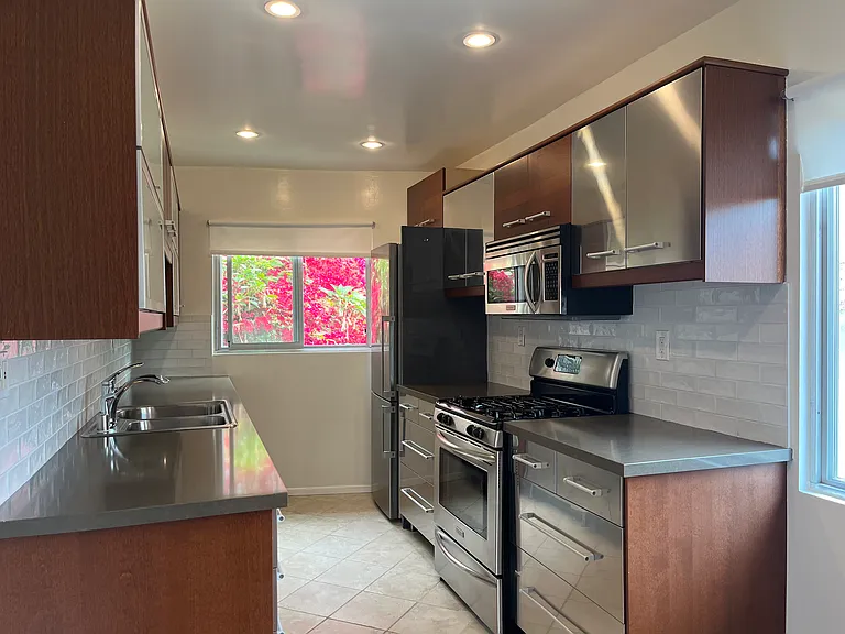 Well Equipped Kitchen newer amenities