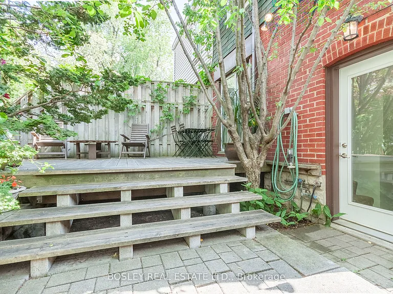 22 Martin Cres — Photo 35