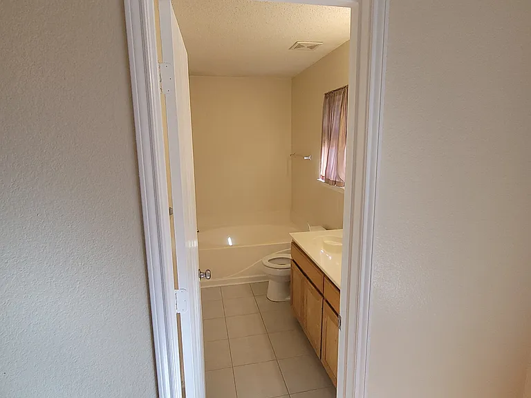 5701 Alicante Dr — Photo 6