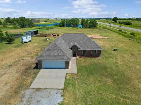 92 NW Cherry Rd, Apache, OK 73006