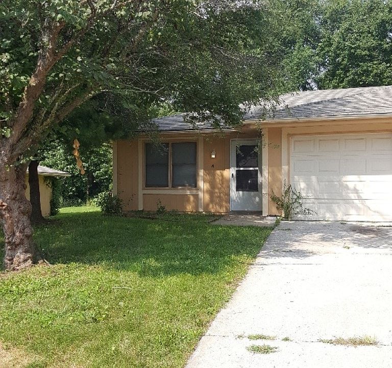 1st image of 806 NE Banner Dr APT A