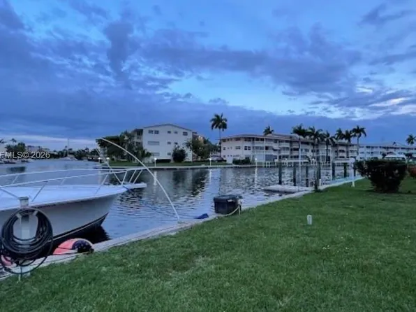 270 Layne Blvd APT 215, Hallandale, FL 33009