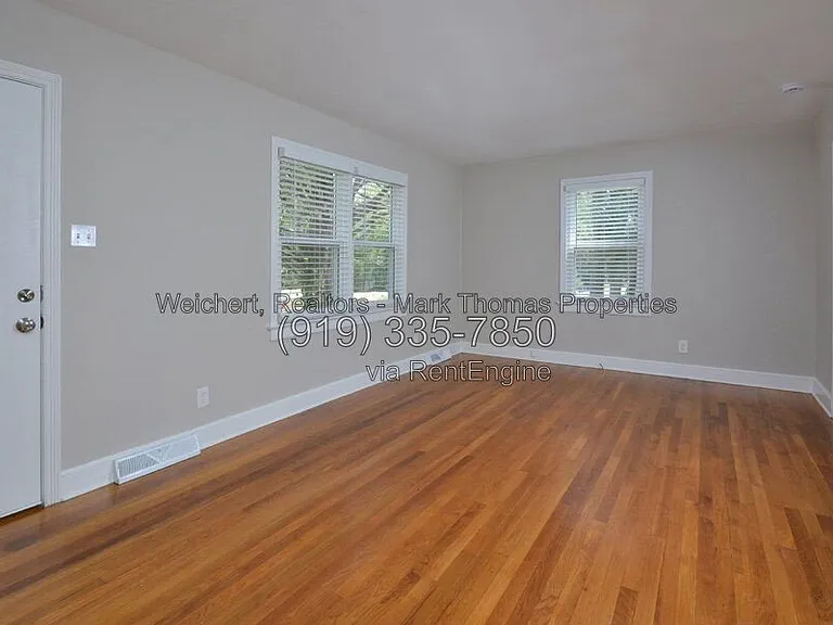 2405 Albany St — Photo 19