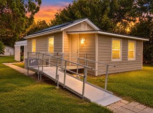 5811 11th St, Zephyrhills, FL 33542