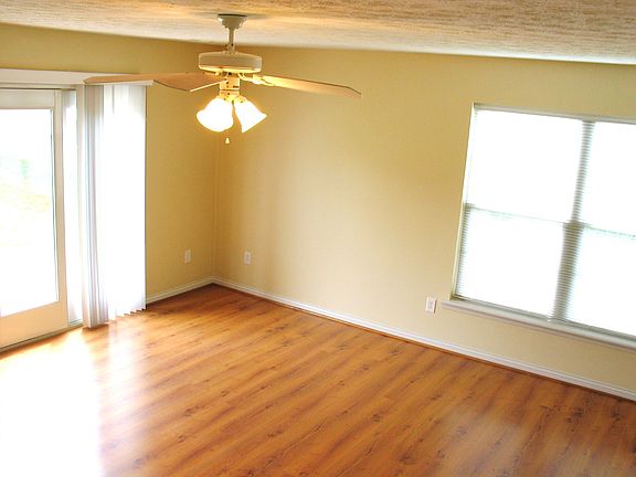 5th image of 105 Parker Pl