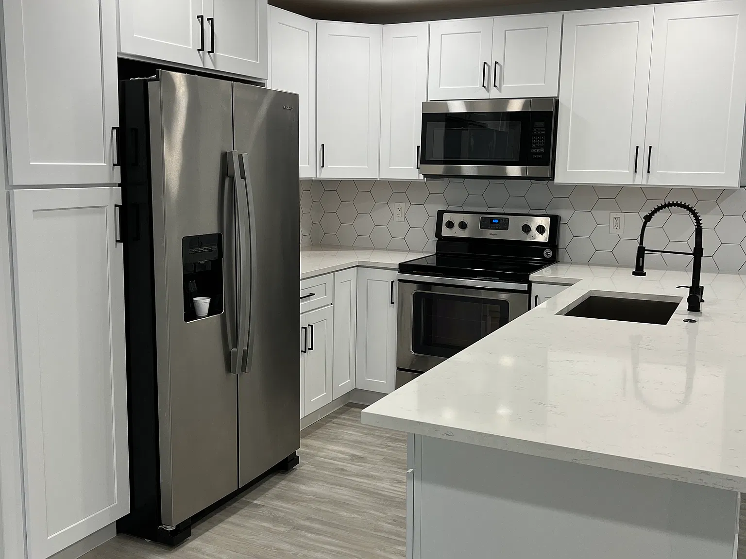 Beautifully Remodeled Apartment $2,350/Month Available December 1st! — Photo 2