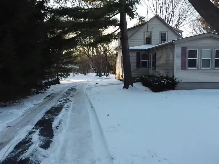 N Sheridan Rd — Photo 1