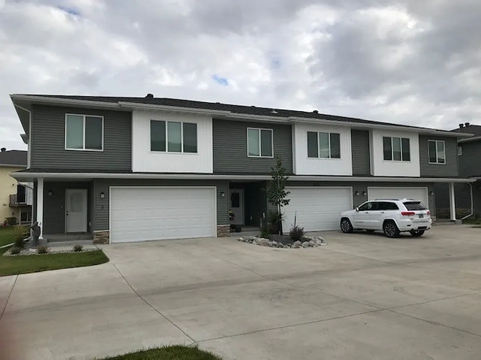 3375 Prairie Heights Way