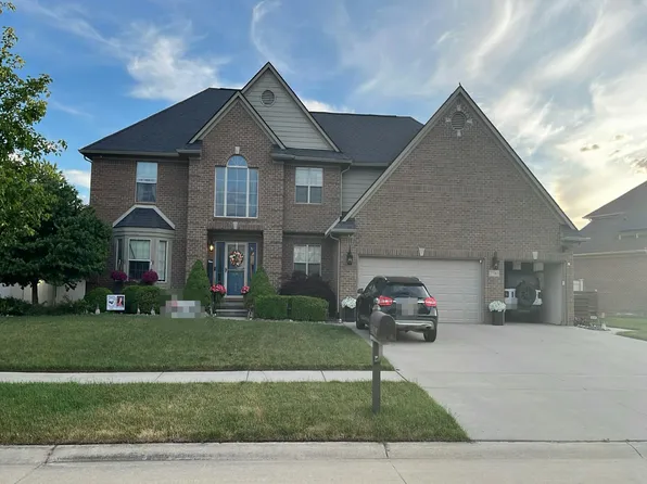 27163 Debiasi Dr, Brownstown, MI 48174