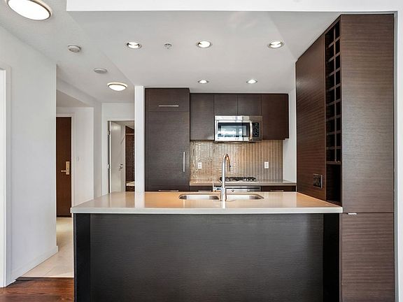 3rd image of 833 Homer St #610