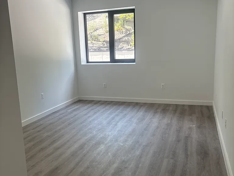 2043 Webster Ave — Photo 4