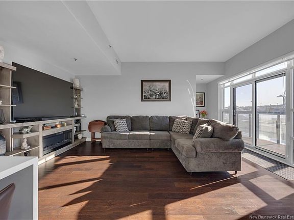 5th image of 243 Prince William St #111
