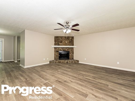 4th image of 170 Harriette Dr