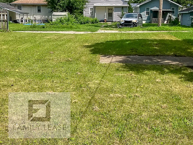 2304 E Prairie St — Photo 13