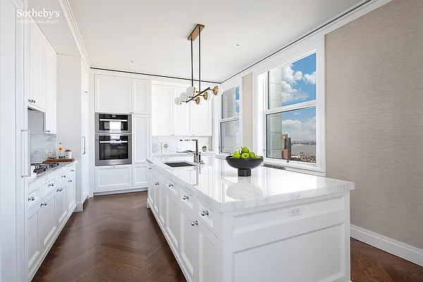 Sold by Sotheby's International Realty | media 2