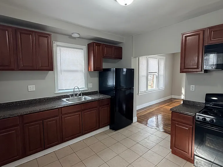 240 Fountain St — Photo 5