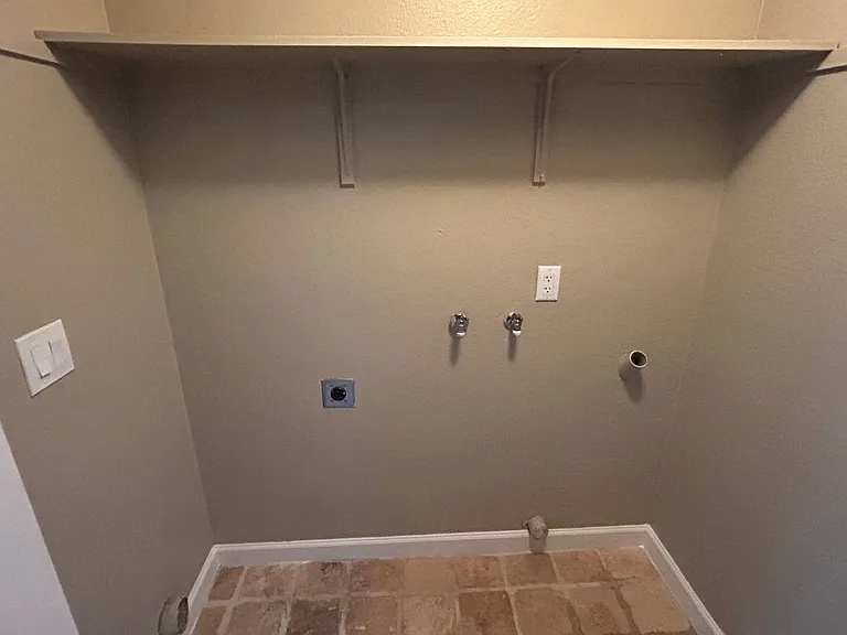 4002 Elmo Loop #D — Photo 8