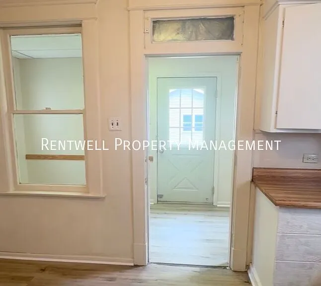 323 Boyles Ave — Photo 14