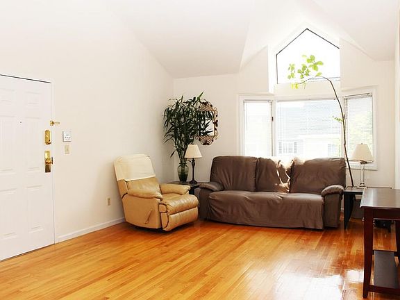 4th image of 140 Quincy Ave Unit 13