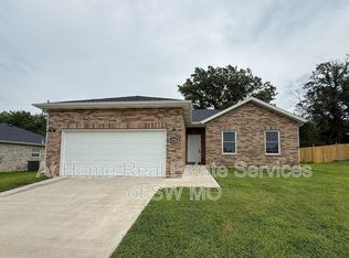1080 S Mission Ave, Bolivar, MO 65613