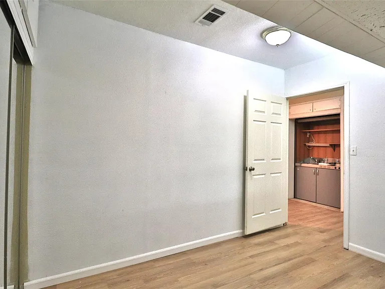 3210 Cloverdale St — Photo 31