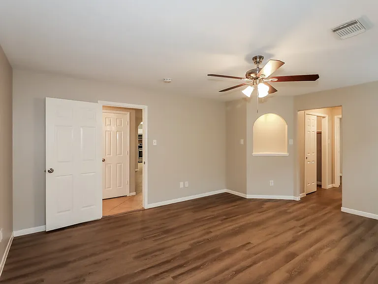2427 Ranch Hollow Ct — Photo 11