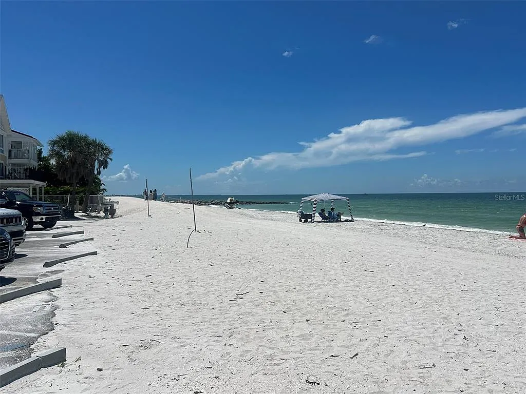 2 bed, 1.0 bath, 1030 sqft, $4,000 — Photo 3