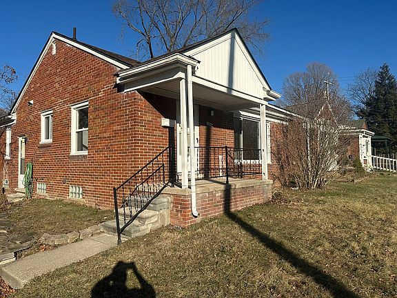 2nd image of 23224 W Chicago