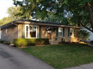 3421 Somerset Dr, Bettendorf, IA 52722