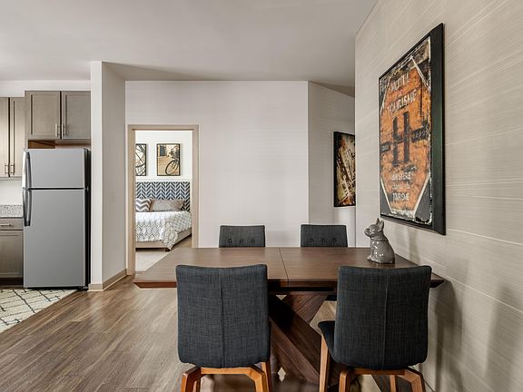 Green Park - Dining Area