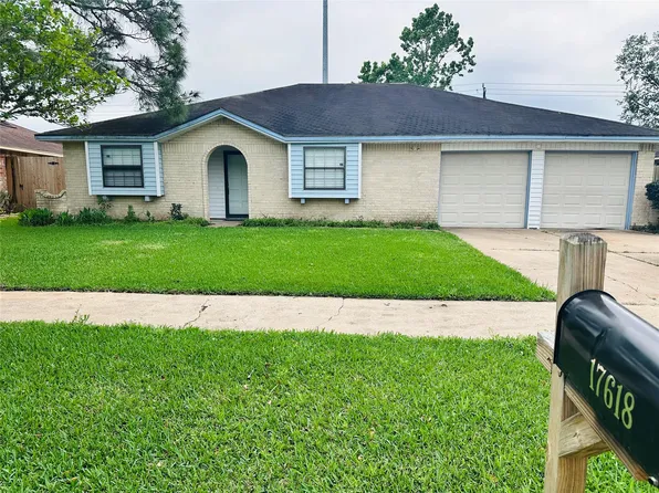 17618 Heritage Bay Dr, Webster, TX 77598