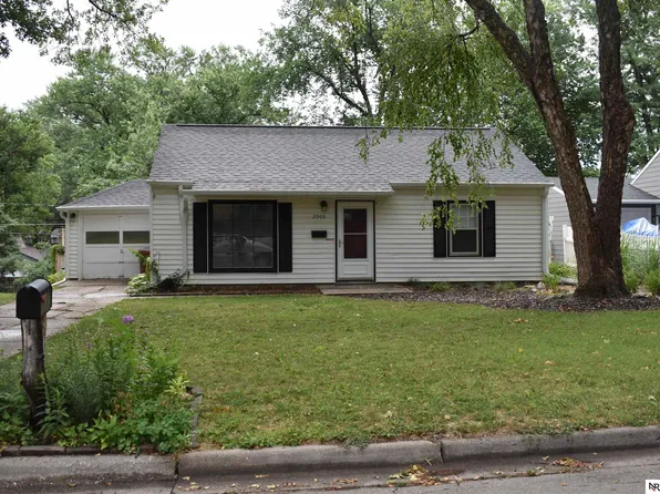 2900 S 42nd St, Lincoln, NE 68506
