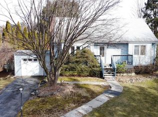 14 Memory Ln, Poughkeepsie, NY 12603