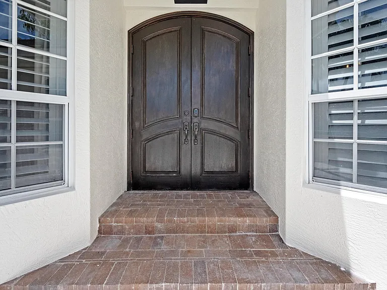 404 Indigo Ave — Photo 6