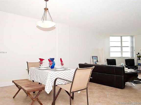 4th image of 19380 Collins Ave APT 1226