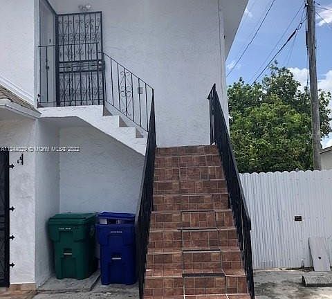 4th image of 627 NW 20th Ave