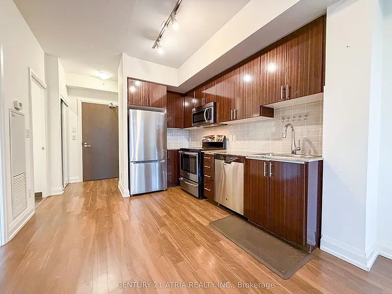 7161 Yonge St #735 — Photo 2