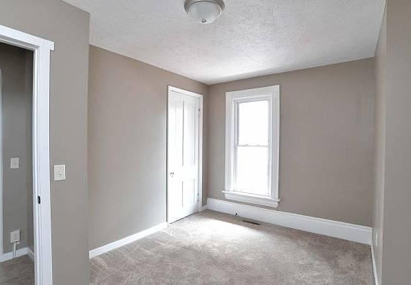 3rd image of 346 2nd St NE