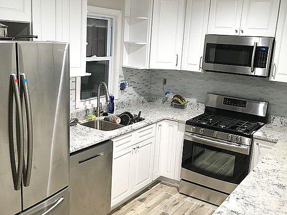 2nd image of 1426 California St