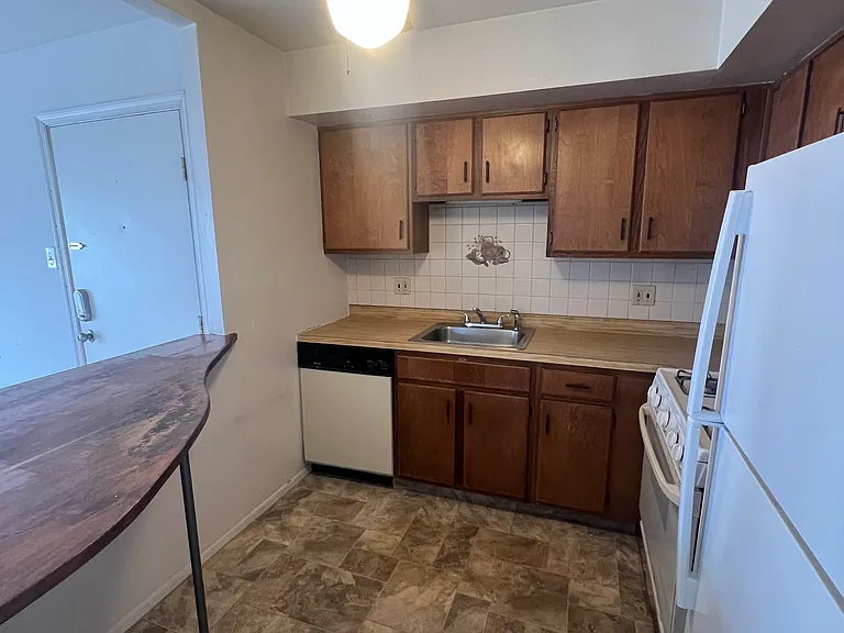 6923 Hilltop Dr — Photo 2