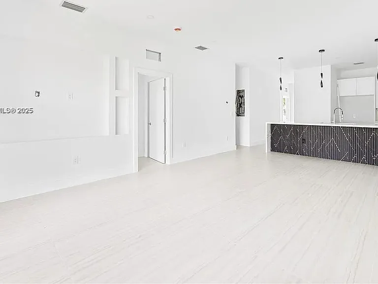10745 SW 217th St — Photo 10