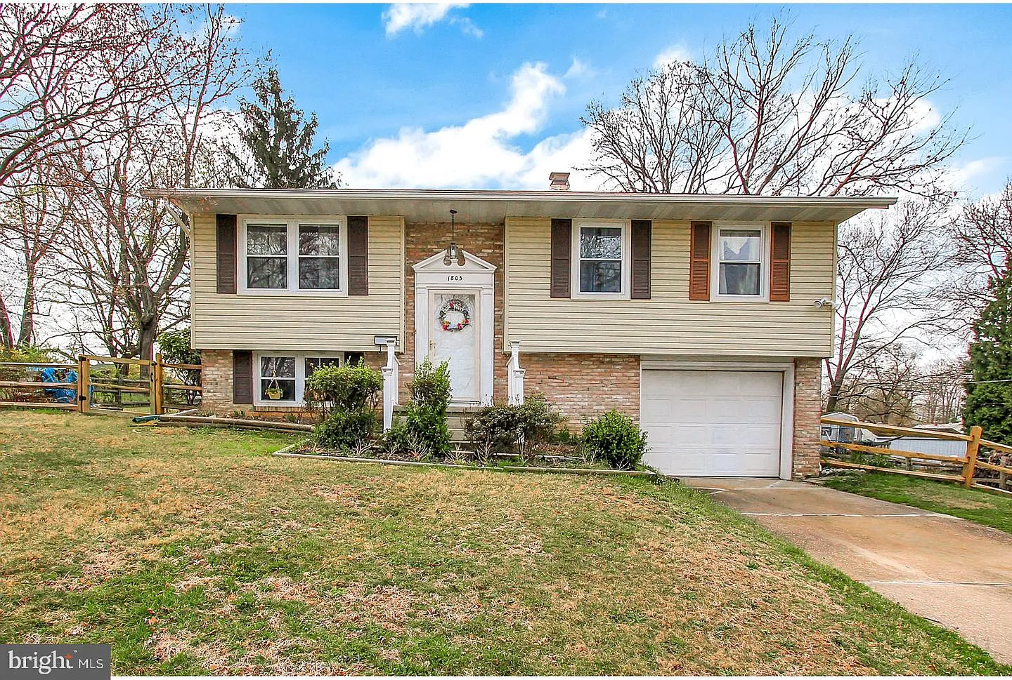 1805 Larch Dr photo 1