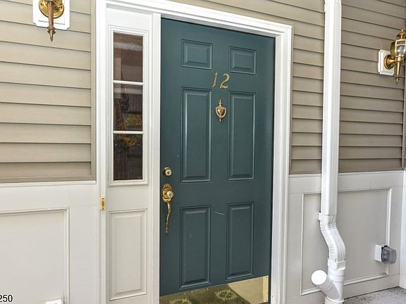 3rd image of 12 De Bruyle Ct