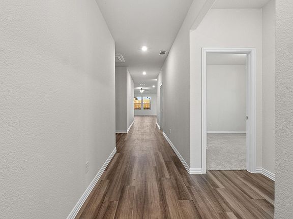 3rd image of 304 Scenic Dr