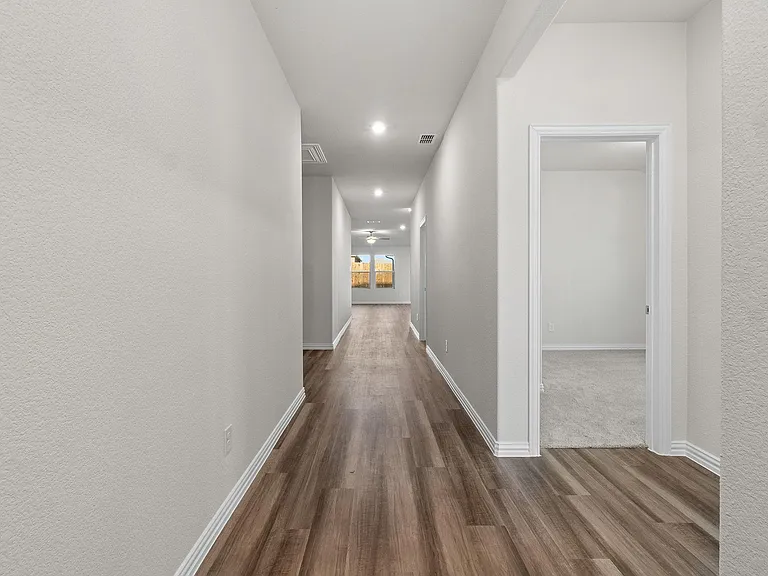 304 Scenic Point Dr — Photo 3