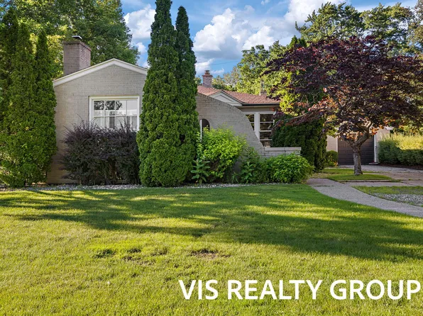 303 E Savidge St, Spring Lake, MI 49456
