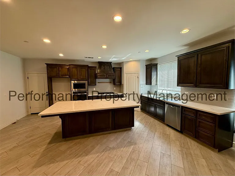 10400 Garden View Ln — Photo 5