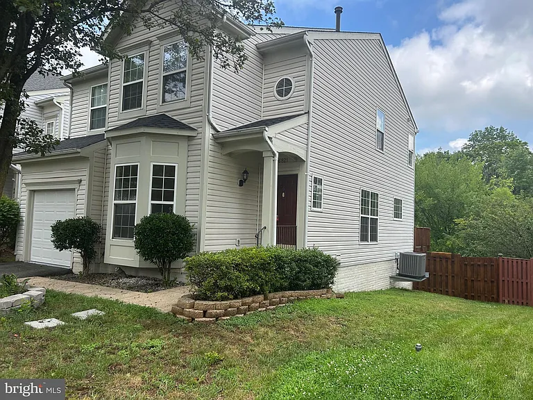 6821 Hollow Glen Ct — Photo 1