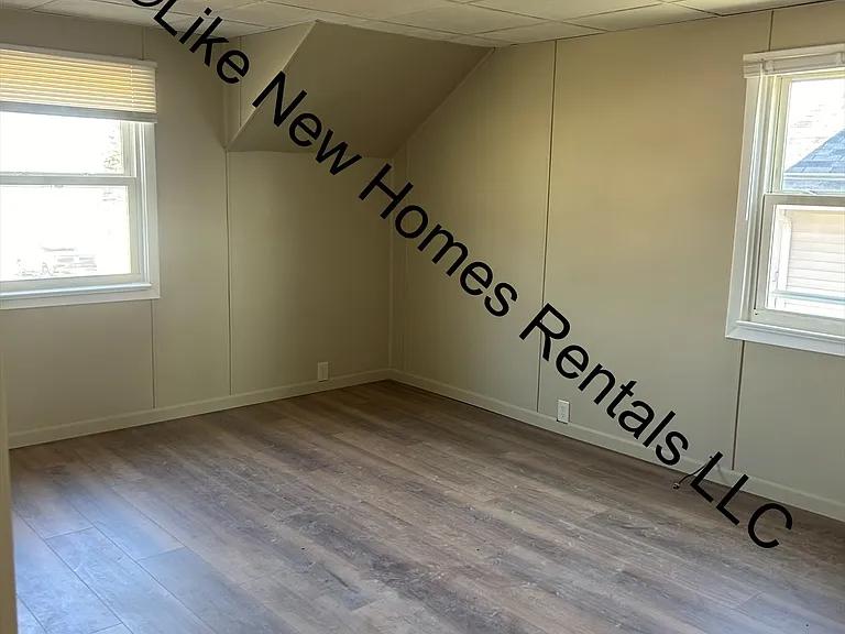 527 Fletcher St — Photo 10