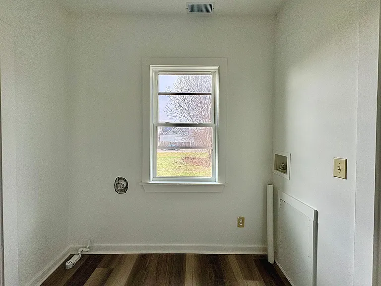 2117 Bertrand St — Photo 12